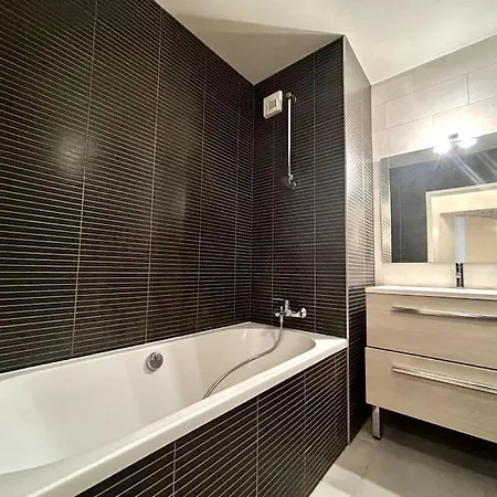 La Chapelle, Renove Dans Ancienne Chapelle Avec Parking ! Appartement *